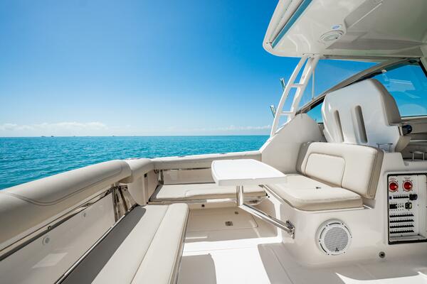 WAIKIKI 32ft Pursuit Yacht For Sale