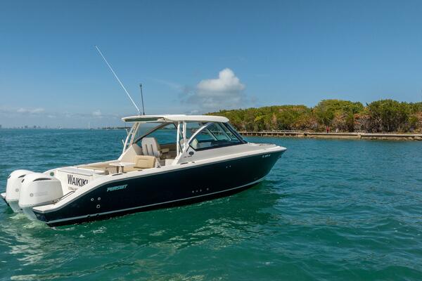 WAIKIKI 32ft Pursuit Yacht For Sale
