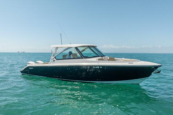 WAIKIKI 32ft Pursuit Yacht For Sale