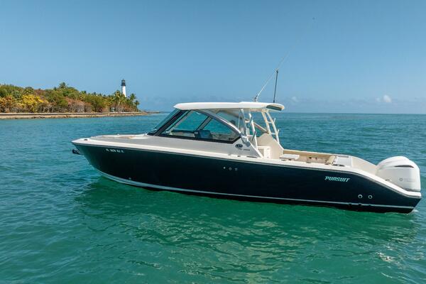 WAIKIKI 32ft Pursuit Yacht For Sale