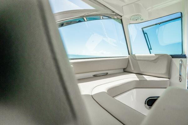 WAIKIKI 32ft Pursuit Yacht For Sale