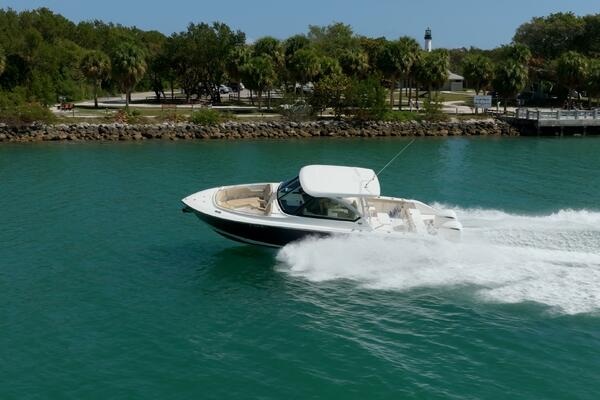 WAIKIKI 32ft Pursuit Yacht For Sale