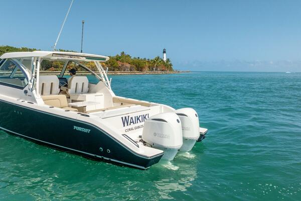 WAIKIKI 32ft Pursuit Yacht For Sale