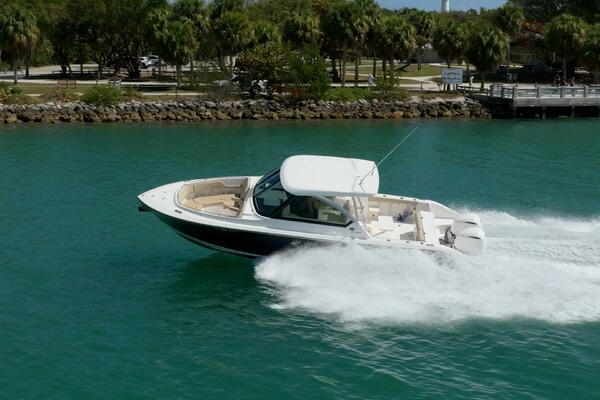 WAIKIKI 32ft Pursuit Yacht For Sale
