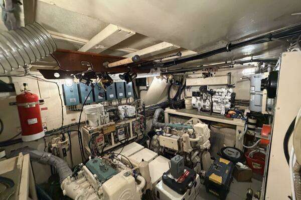 Hatteras 58 LRC Yacht For Sale