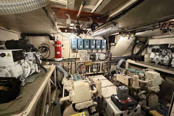 Hatteras 58 LRC Yacht For Sale