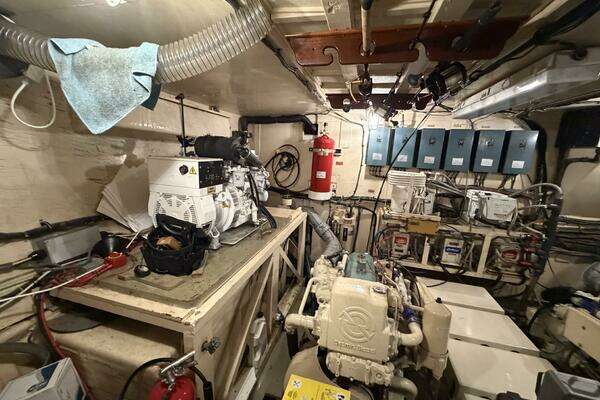 Hatteras 58 LRC Yacht For Sale