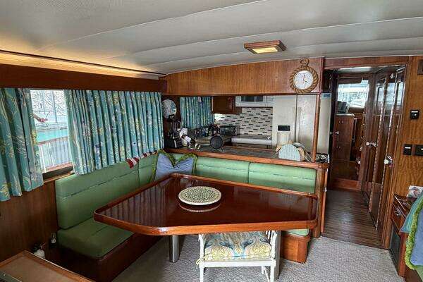 Hatteras 58 LRC Yacht For Sale