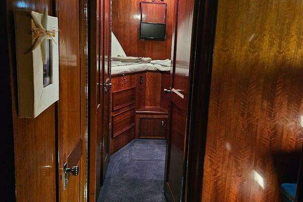 Hatteras 58 LRC Yacht For Sale