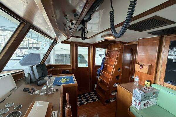 Hatteras 58 LRC Yacht For Sale