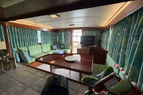 Hatteras 58 LRC Yacht For Sale