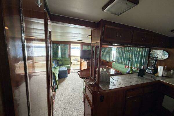 Hatteras 58 LRC Yacht For Sale