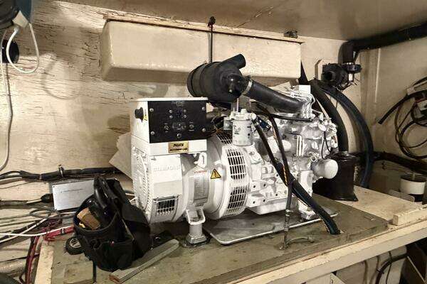 Hatteras 58 LRC Yacht For Sale