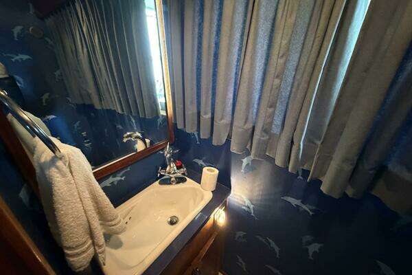 Hatteras 58 LRC Yacht For Sale