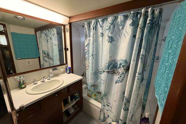 Hatteras 58 LRC Yacht For Sale