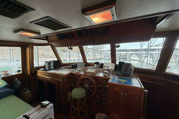 Hatteras 58 LRC Yacht For Sale