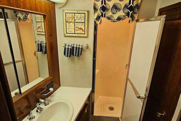 Hatteras 58 LRC Yacht For Sale