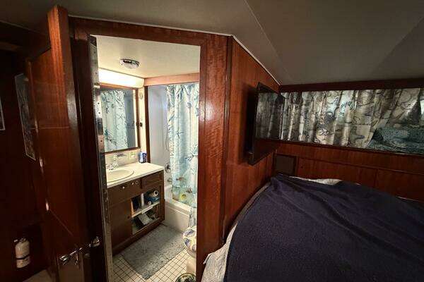 Hatteras 58 LRC Yacht For Sale