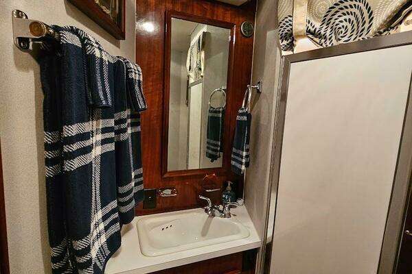 Hatteras 58 LRC Yacht For Sale