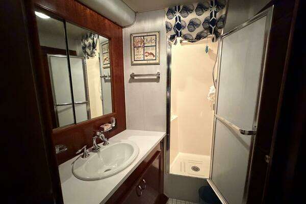 Hatteras 58 LRC Yacht For Sale