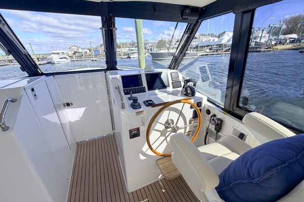 Lucky Boys 38ft MJM Yacht For Sale