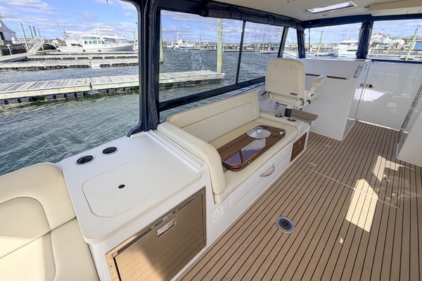 Lucky Boys 38ft MJM Yacht For Sale