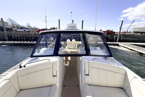 Lucky Boys 38ft MJM Yacht For Sale