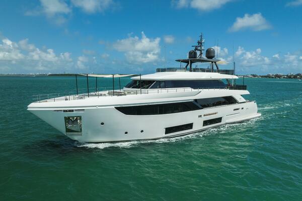 2023 Custom Line 108 33 Navetta