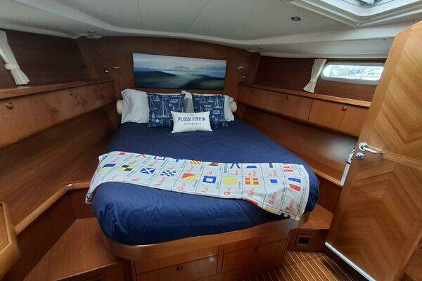 Photo of the 2009 Jeanneau 54DS "MAJESTIC"