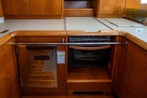 Jeanneau 54DS Yacht For Sale
