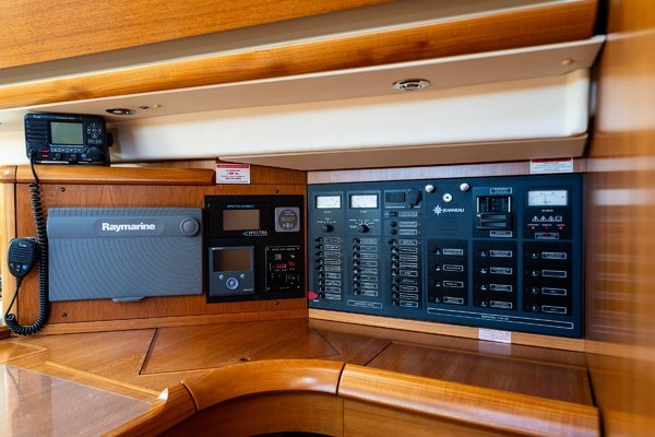 Jeanneau 54DS Yacht For Sale