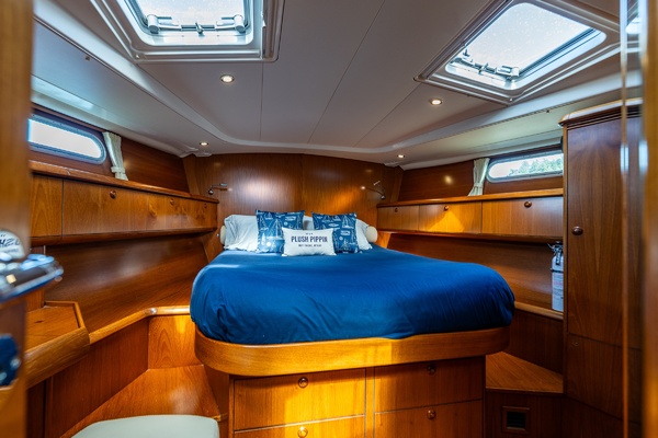 MAJESTIC 54ft Jeanneau Yacht For Sale