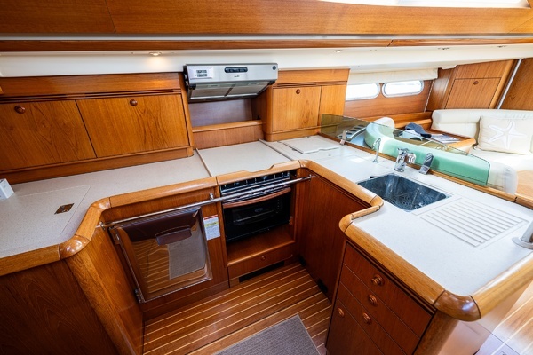 Jeanneau 54DS Yacht For Sale