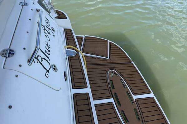 Photo of the 2002 Sea Ray 320 Sundancer