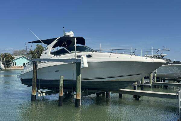 Photo of the 2002 Sea Ray 320 Sundancer