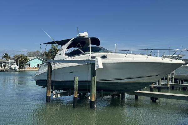 Photo of the 2002 Sea Ray 320 Sundancer