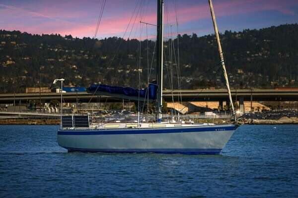 47-ft-Wauquiez-1989--Daring Adventure Alameda California United States  yacht for sale