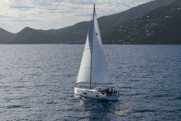 Beneteau Oceanis Yacht 54 Yacht For Sale