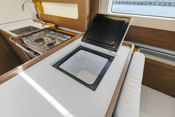 Beneteau Oceanis Yacht 54 Yacht For Sale