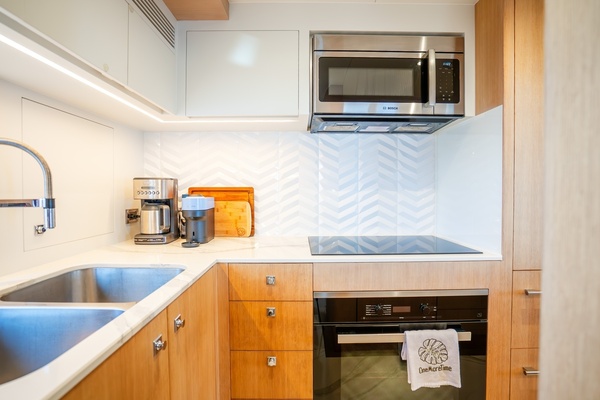 ONE MORE TIME 80ft Horizon Yacht For Sale