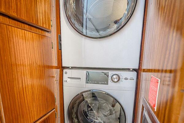 LADY RAE 58ft Hatteras Yacht For Sale