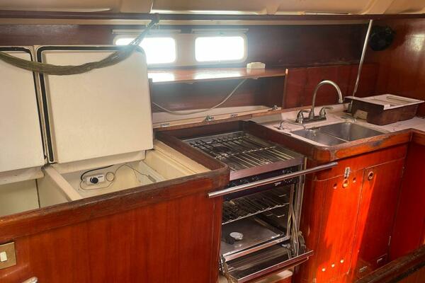 Adelie II 45ft Beneteau Yacht For Sale