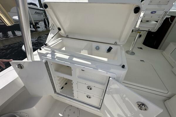 Tropical High 33ft Rampage Yacht For Sale