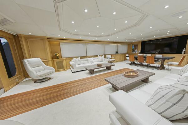 SAVOIR FAIRE 120ft Broward Yacht For Sale