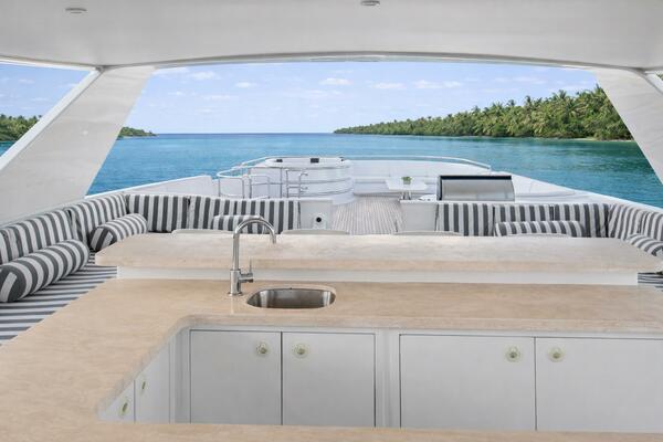 SAVOIR FAIRE 120ft Broward Yacht For Sale
