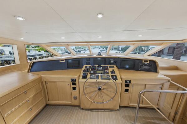 SAVOIR FAIRE 120ft Broward Yacht For Sale