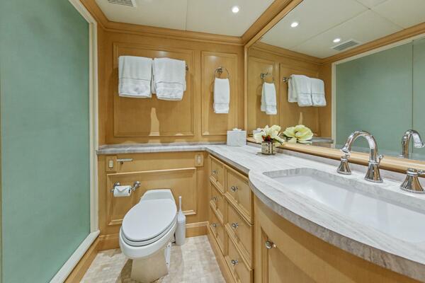 SAVOIR FAIRE 120ft Broward Yacht For Sale