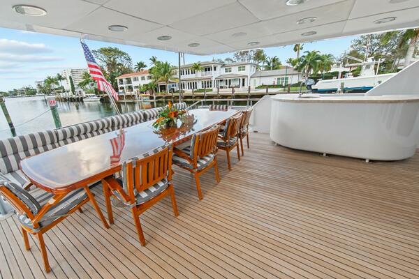 SAVOIR FAIRE 120ft Broward Yacht For Sale