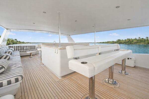SAVOIR FAIRE 120ft Broward Yacht For Sale