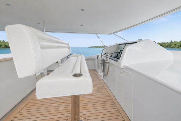 SAVOIR FAIRE 120ft Broward Yacht For Sale